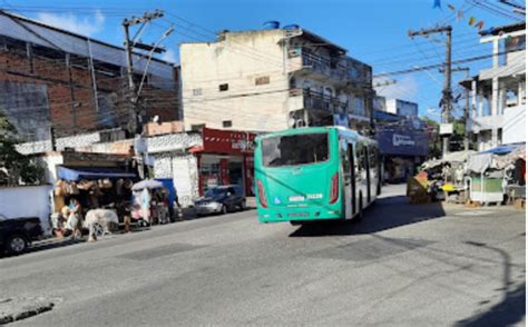 Jornal Correio Suspeitos E PMs Trocam Tiros Em Tancredo Neves