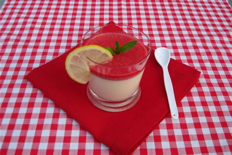 Recette De Panna Cotta Au Citron Et Coulis De Fraise