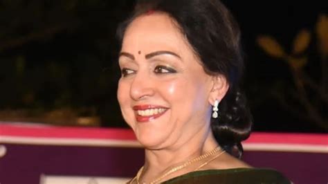 Hema Malini Reveals A Filmmaker Wanted To Remove Her Saree Pin India TV