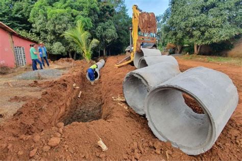 Prefeitura Realiza Servi O De Drenagem Na Rua Rio De Janeiro No Setor