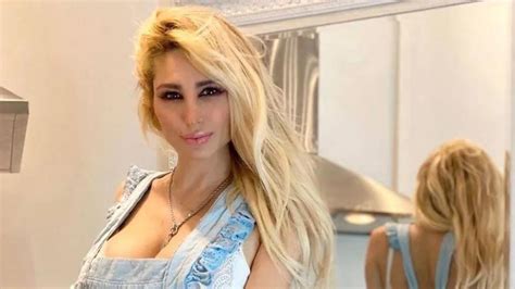 Vicky Xipolitakis Cocinera Hot Prendi Fuego Instagram Con Poca Ropa En La Cocina Canal