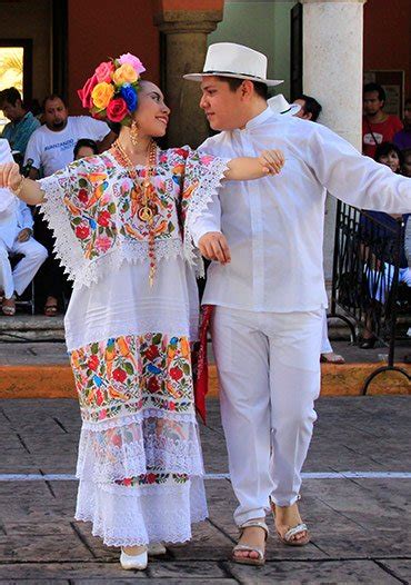 Los 5 Trajes Típicos Regionales De México Que Mas Me Gustan ... Mexican Costume, Mexican Outfit ...