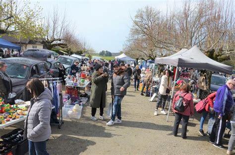 Belle Affluence Au Vide Greniers Des Assistantes Maternelles De La