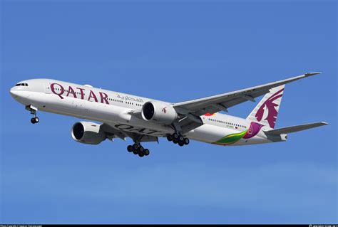 A Bax Qatar Airways Boeing Dzer Photo By Suparat Chairatprasert