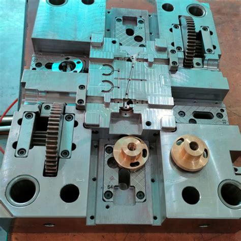 OEM ODM Mirror Polishing Surface Finish Mold For PE Plastic Enclosures