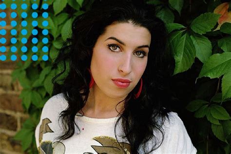 Amy Winehouse cumpliría 40 años 5 canciones emblemáticas para recordarla