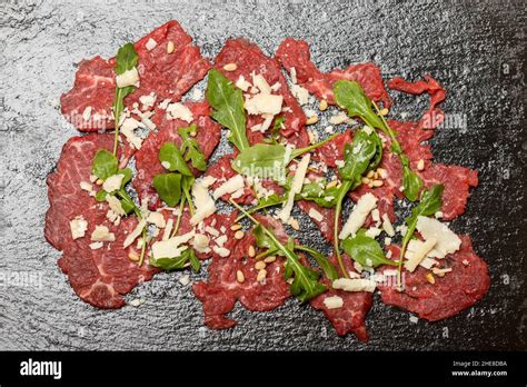 Italienisches Carpaccio Auf Schiefer Hi Res Stock Photography And