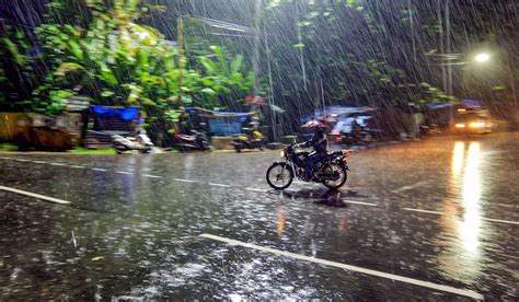 Kerala Parts Of Kochi Thiruvananthapuram Inundated Due To Heavy Rains