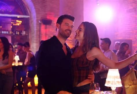 Serenay Sarıkaya Aile dizisinde döktürdü! Söylediği şarkıyla Aile yeni ...