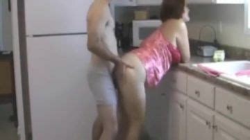 Mamuśka z ciasną cipką daje dupy Porn