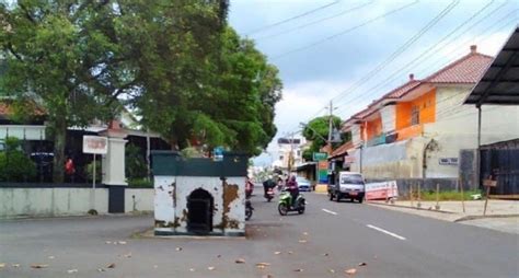 Merinding Makam Misterius Di Purwokerto Ada Di Tengah Jalan Tubuhnya