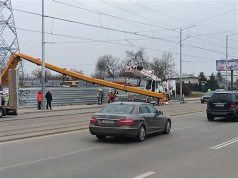 Огромен кран падна върху строежа на метрото на бул. "Шипченски проход ...