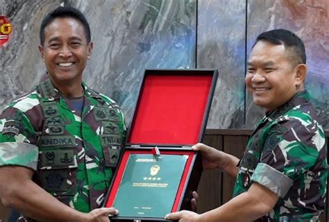 Jokowi Diminta Selesaikan Isu Tak Akur Panglima Tni Dengan Ksad