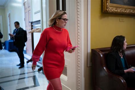 Kyrsten Sinema Trails Far Behind In The Polls Can She Make A Comeback