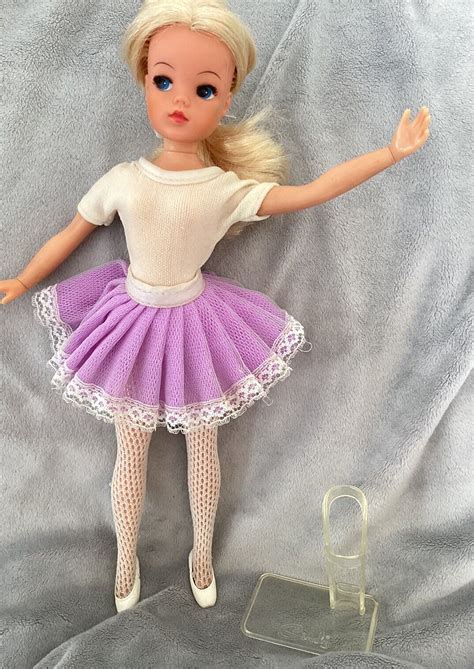 Vintage 1974 Pedigree Sindy Blonde Ballerina Doll And Outfit Metal