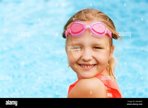 Enfant En Maillot De Bain Banque De Photographies Et Dimages Haute