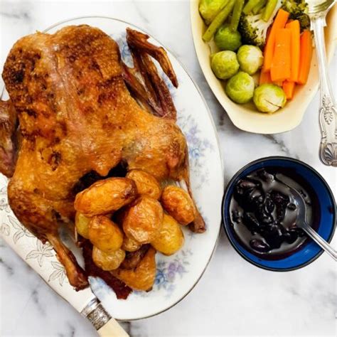 Crispy roast duck with cherry sauce - Foodle Club