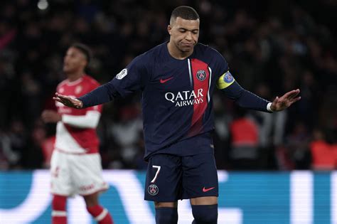 Ligue Le Psg Crase Monaco Et Conforte Sa Place De Leader