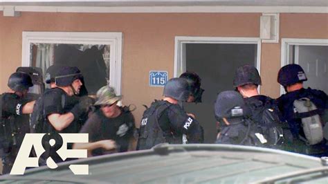 Kansas City Swat Stabbing Suspect Barricades Himself In Hotel Room A