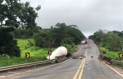 Concessionária libera fluxo da BR 153 em Prata onde caminhão tanque