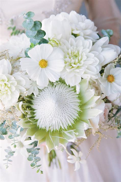 Featured Wedding Flower: The Dahlia - Modern Wedding