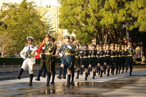 校团委举办学习二十大 永远跟党走 奋进新征程升旗仪式暨特别主题团日活动 共青团安阳工学院委员会