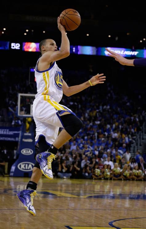 √ Steph Curry Signature Move