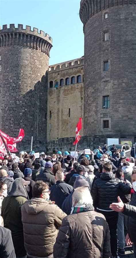 Napoli I Disoccupati In Lotta Per Salario E Lavoro La Repressione