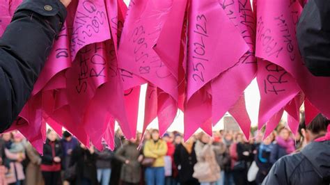 Dal Consultorio Di San Giacomo A Piazza Unit Centinaia In Corteo A