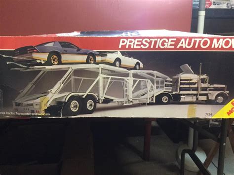 Revell Prestige Car Transport Peterbilt Truck Trailer Model Kit 125