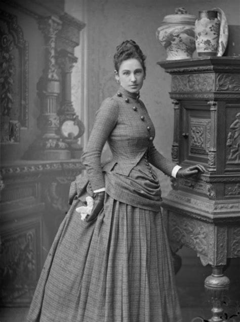 25 Glamorous Photos Of Victorian Women That Defined Fashion Styles From The Late 19th Century