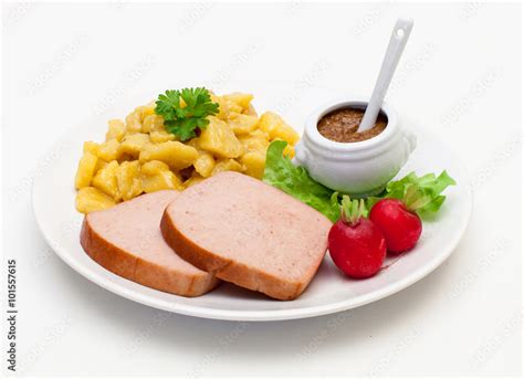 Bayerischer Leberkäse mit Kartoffelsalat und süßem Senf Stock Photo