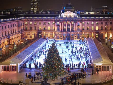 クリスマスライトがきらめく12月のイギリス