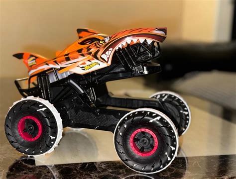 Hot Wheels Monster Trucks HW Unstoppable Tiger Shark R C Ages 4