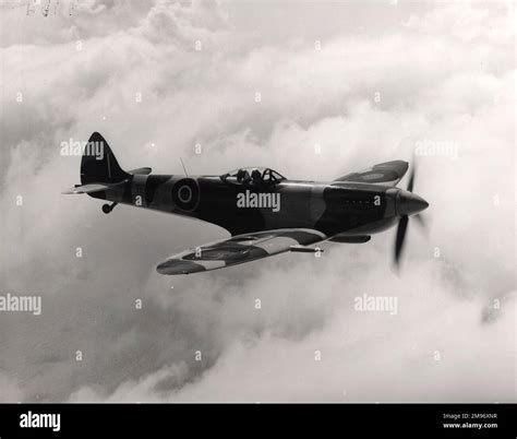 Supermarine Spitfire Xvi Stock Photo Alamy