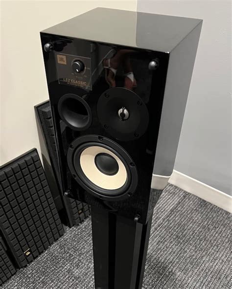 JBL Classic Series Loudspeakers Are Now Back In Black: CEDIA 2022 ...