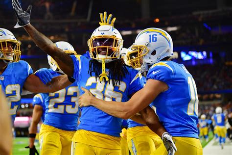 Chargers News Las Secondary Coach Believes Young Cornerback Is Primed