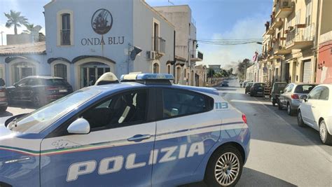 Siracusa Vasto Incendio In Via Elorina Strada Chiusa Al Traffico Per