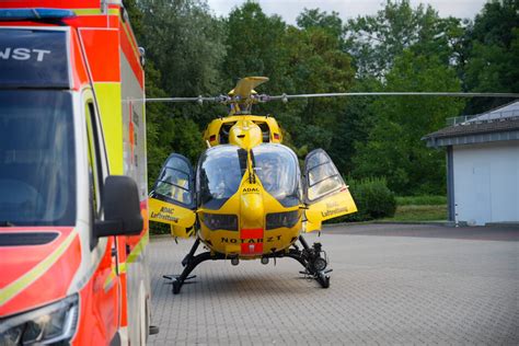 Trümmerfeld nach Frontal Unfall in Lenningen Beide Fahrer schwerst