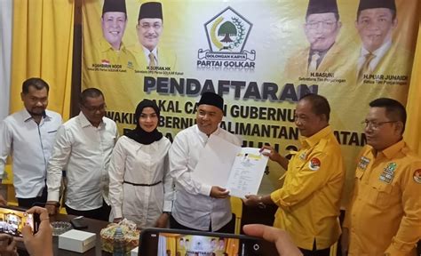 Acil Odah Serahkan Berkas Pendaftaran Ke Partai Golkar Disusul H Zanie