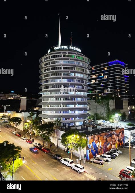 Capitol Records Building In Los Angeles At Night Stock Photo Alamy