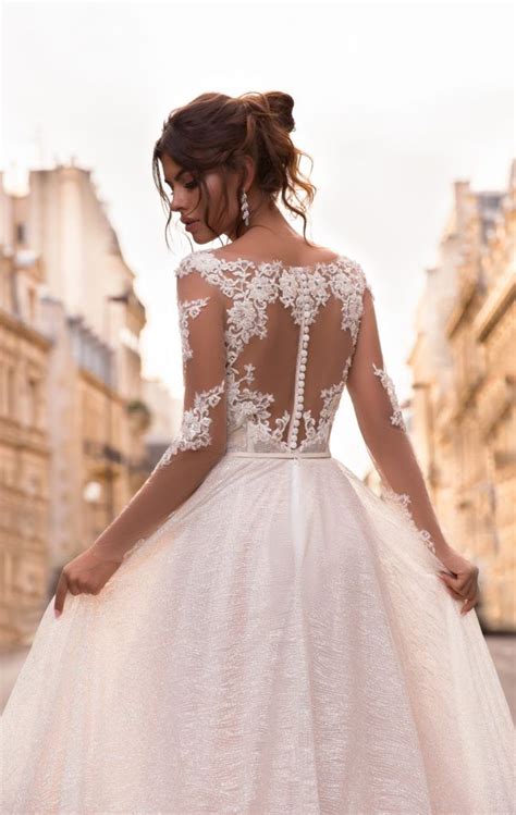 How Wedding Gown Trends In 2022 Are Presenting A Break From Tradition