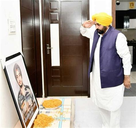 Punjab Cm Bhagwant Mann Reached The House Of Martyr Parvinder Singh In