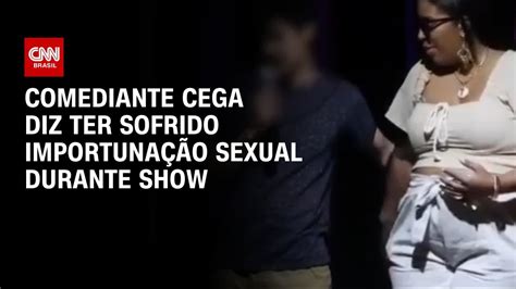 Comediante cega diz ter sofrido importunação sexual durante show CNN