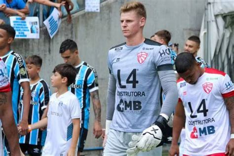 Botafogo Paga Multa E Acerta Contrata O De Goleiro Do S O Luiz R Dio