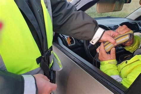 DIVNÁ jazda zo strany na stranu zaujala policajtov Šofér bol na MOL a