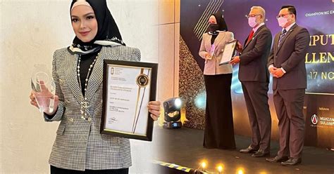 Siti Nurhaliza Terima Anugerah Harian Metro