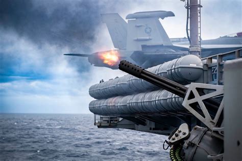 Us Navys 4000 Rounds A Minute Phalanx Gun Shoots Down Houthi Missile