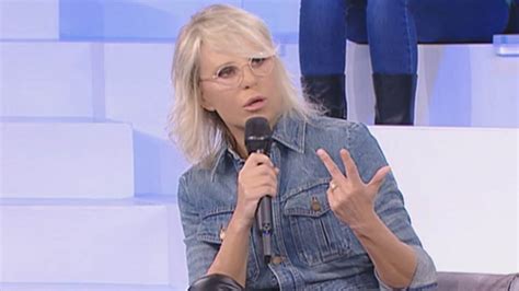 De Filippi ha litigato con un alunno di Amici svelato il motivo si è