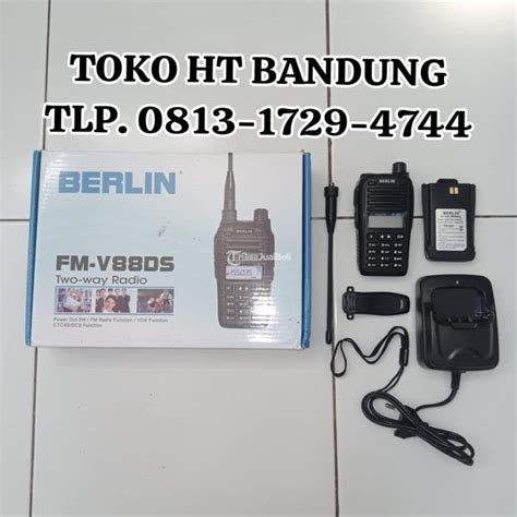 HT BERLIN FMdiV88DS Frekuensi 136di174MHz Power 5W Di Bandung Tribun